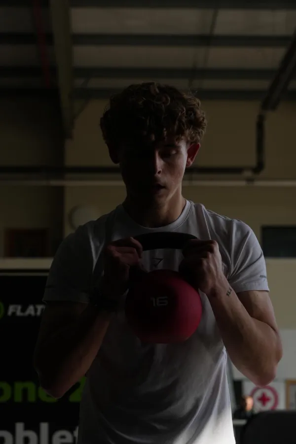Kieran training with a 16kg kettlebell at KG FITNESS, Norwich